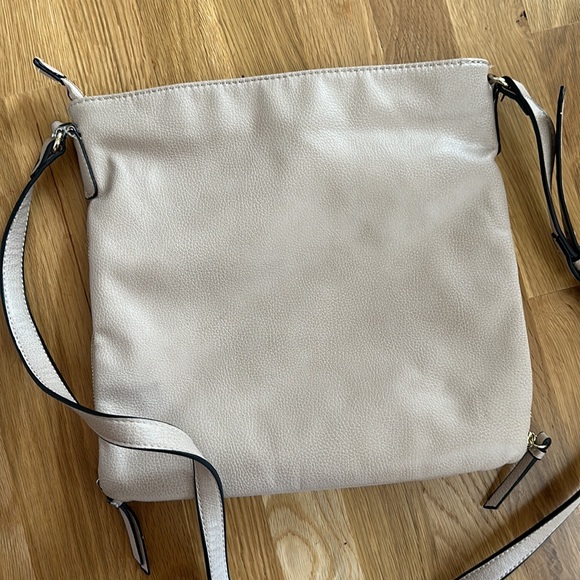 Apt 9 Crossbody Handbag. - Picture 5 of 8